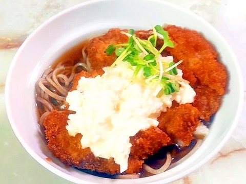 カツでボリューミー!とんかつとタルタル乗せ蕎麦♪